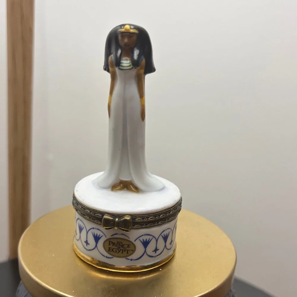 The Prince of Egypt Commemorative Figural
Trinket Box - Picture 2 of 9